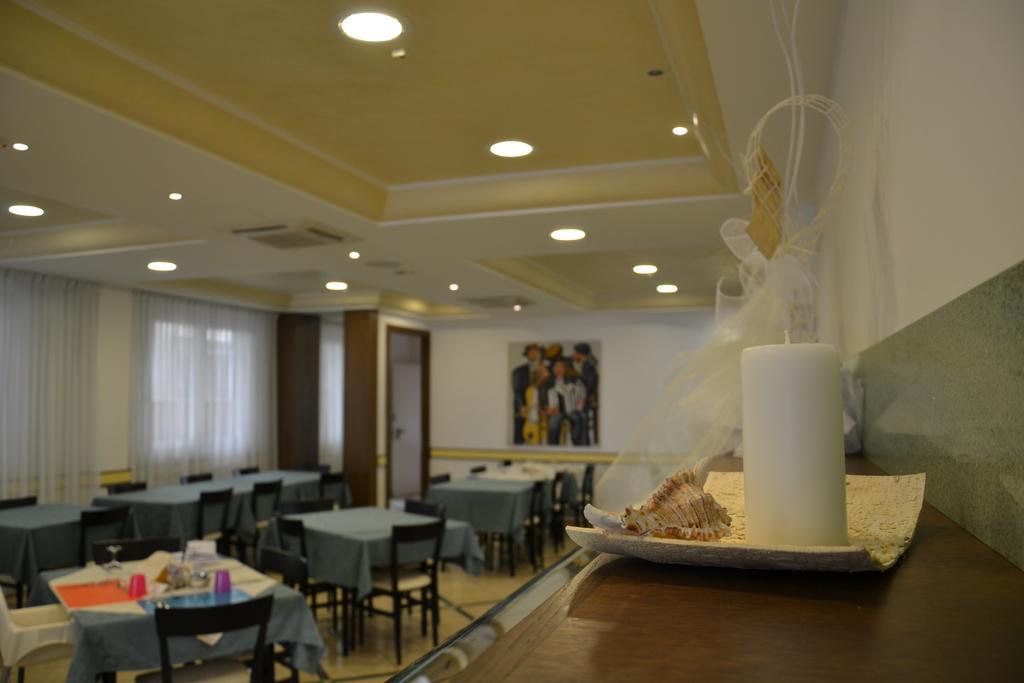 Hotel Ariston Misano Adriatico Exterior foto