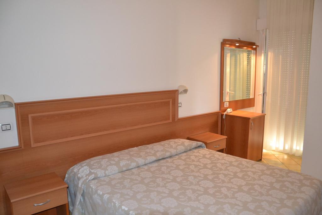 Hotel Ariston Misano Adriatico Habitación foto
