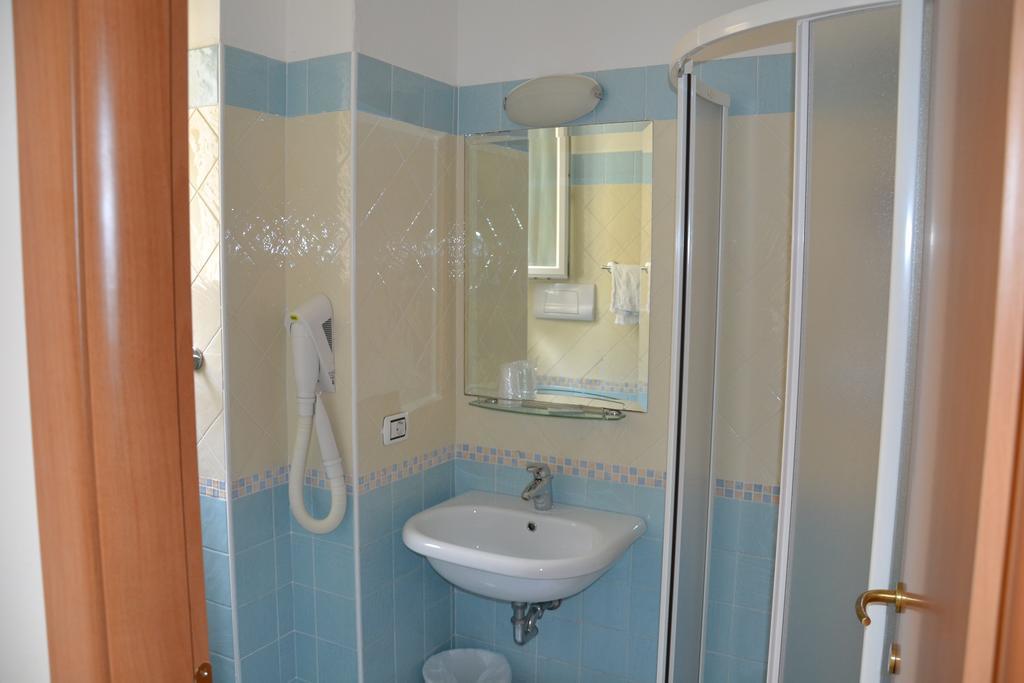 Hotel Ariston Misano Adriatico Habitación foto